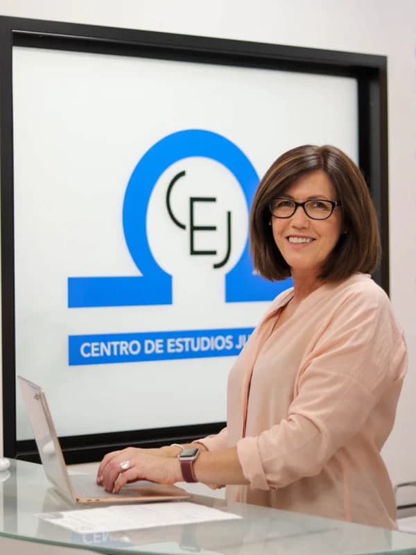 Bárbara Alaminos Castillo — Coordinadora administrativa de CEJusticia, academia de oposiciones de Justicia